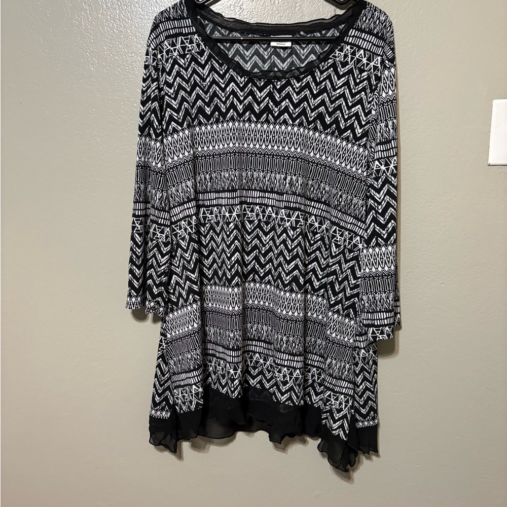 Cato Black‎ and White Geometric Women's Top